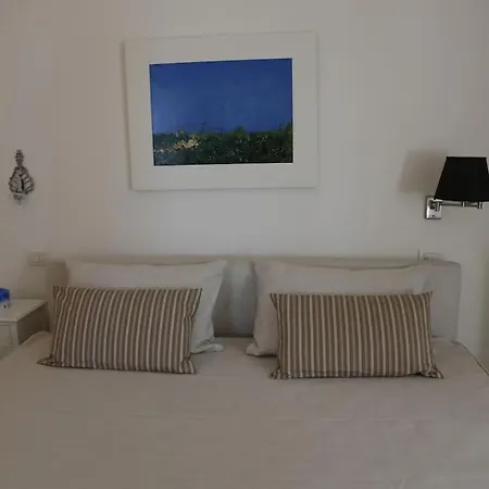 La Guardia Villa