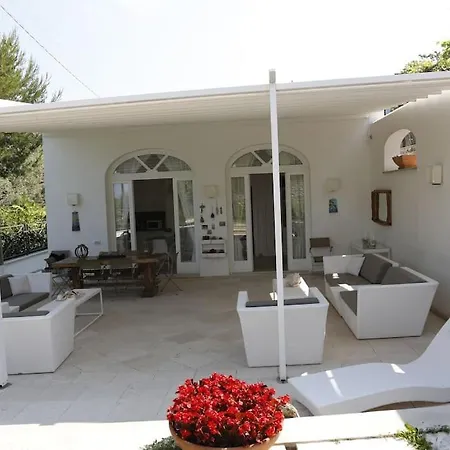 La Guardia Villa